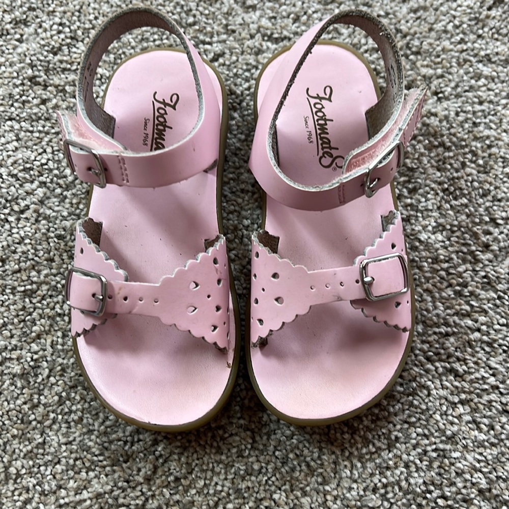 Footmates Pink Scalloped Sandals Size 9